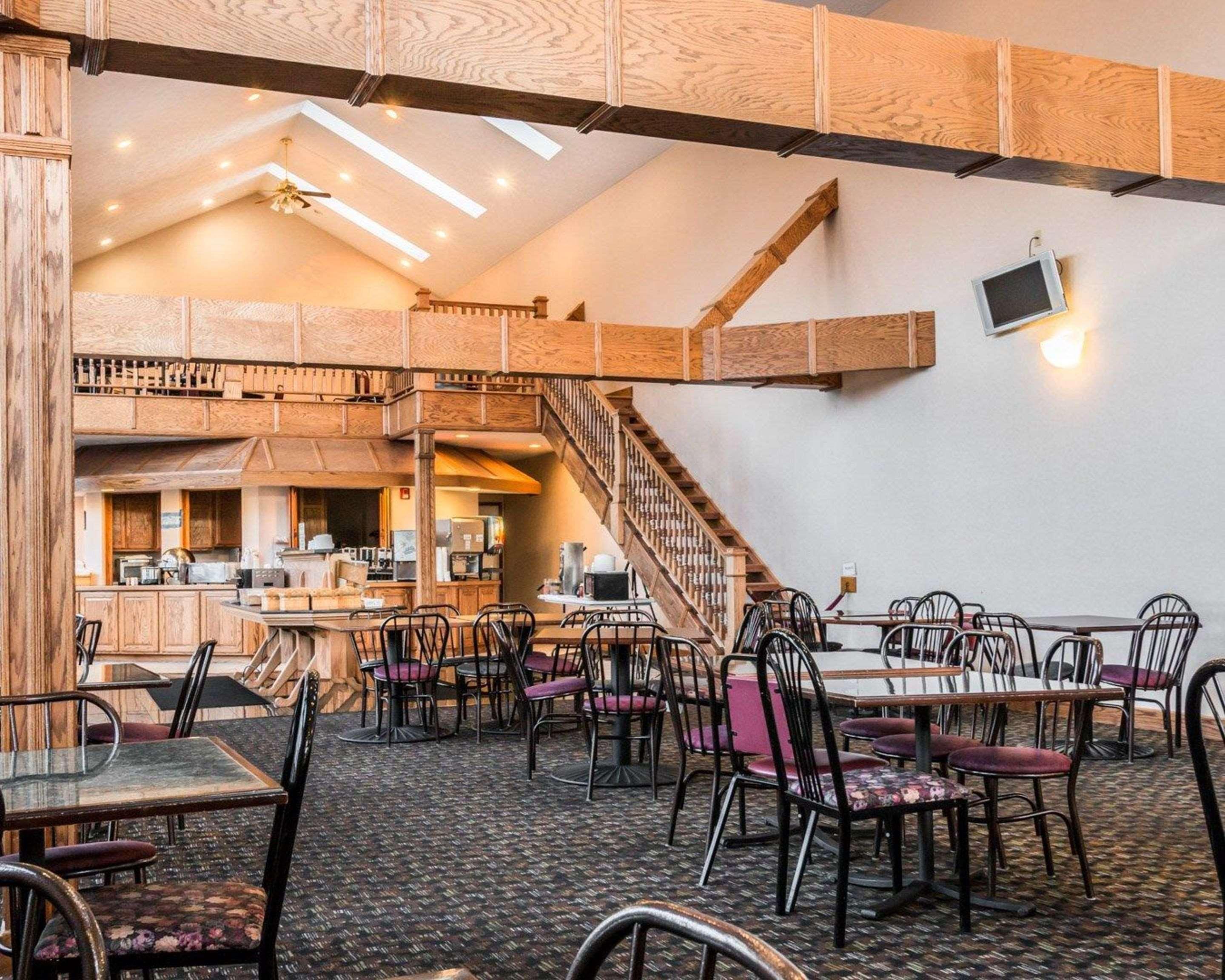Clarion Hotel Beachfront Mackinaw City Exterior foto