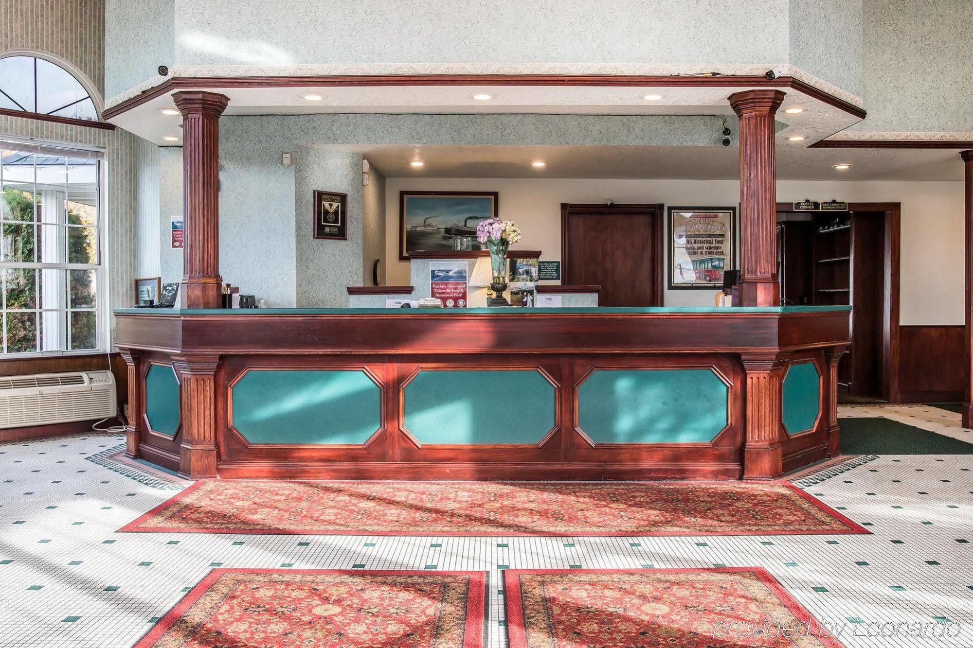 Clarion Hotel Beachfront Mackinaw City Exterior foto